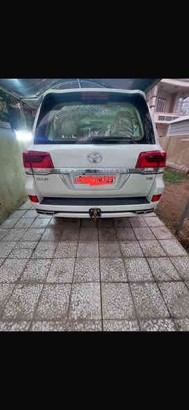 لاندكروز جكسارة موديل 2020 خليجي مكفولة كفالة عامة موجود السونر بالمنشور مواصفات حلوة رقم شمالي 
رايدهة 555 ورقة 
مكاني بغداد الاعظمية 
الشراي يخابرني ***********
