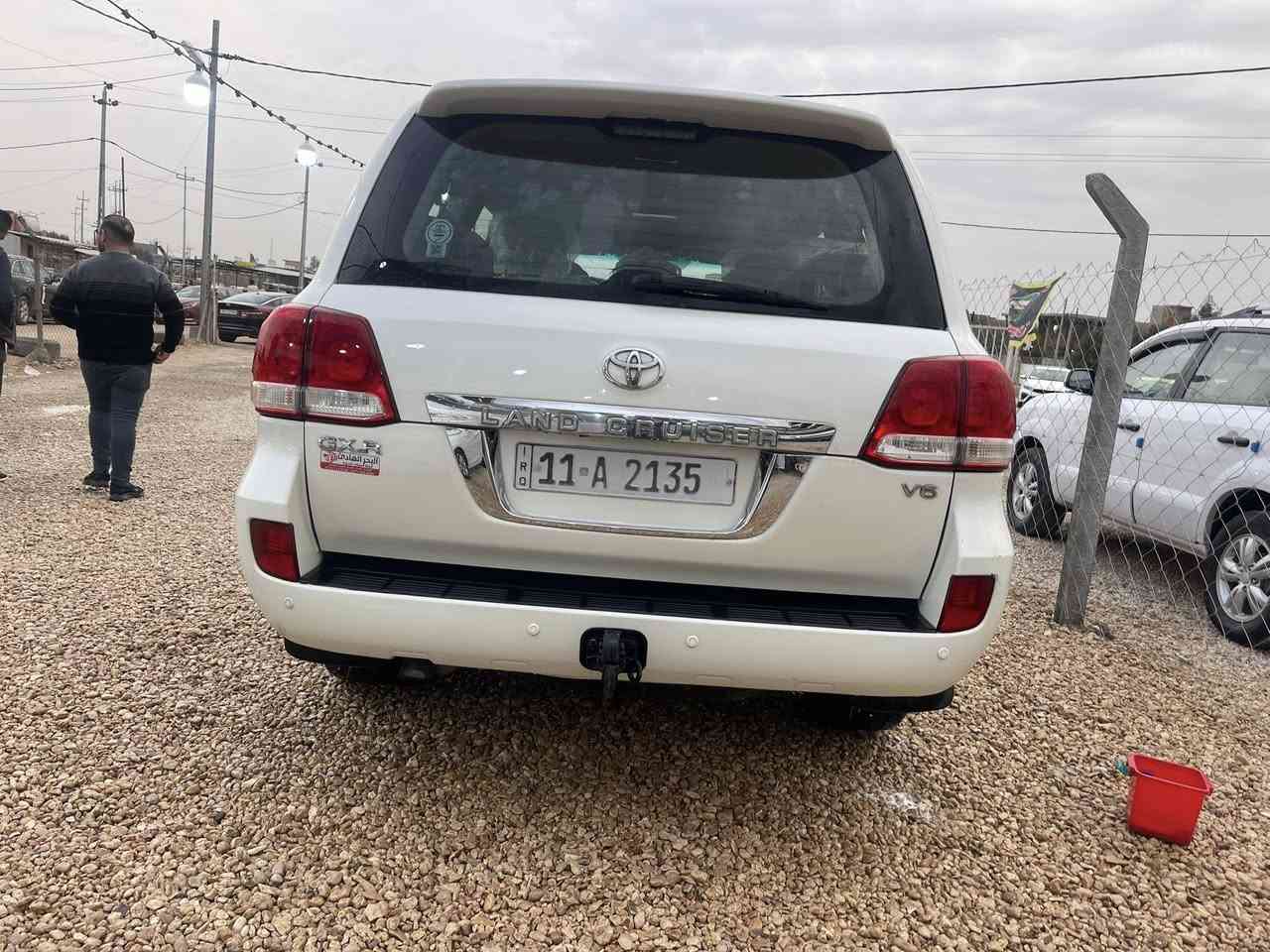 السلام عليكم 11 ستينيه بيها باب خلف السائق مصبوغ تراي جديده بيع او مراوس مكان السياره كربلاء للاستفسار ***********
