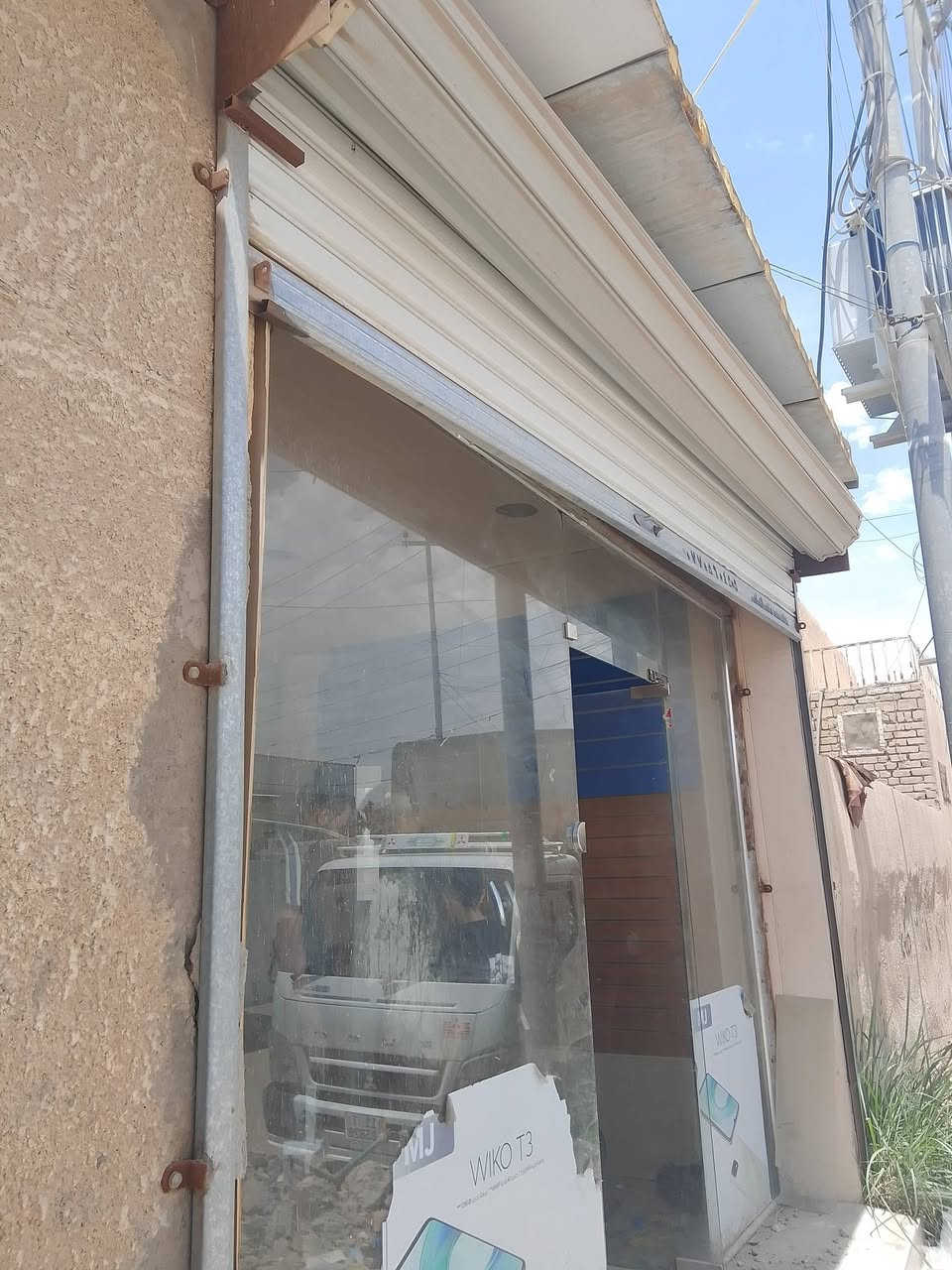 سلام عليكم كبنگ وجام للبيع مكان ميسان حي المعلمين ***********
نضيف جدا وسعر مناسب ان شاء الله من تجي وتشوف اطيك السعر شرط النظافه 
عرض 4 متر وارتفاع 3 ونص 
والجام نضيف كلش والباب الجك ماله شغال ما بيه اي عيب
