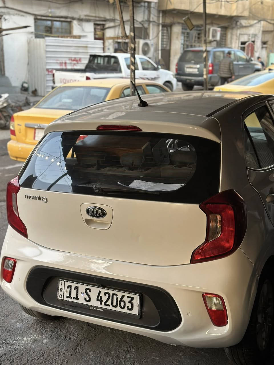 السلام عليكم
كيا بيكانتو مورننك خليجي 2020 
ماشية 70 الف كيلو 
نظيفة وبدون نقص كاملة من كل النواحي 
محرك 3 سلندر 1،200 
سعرها 91 ورقة و بيها مجال بسيط للشراي 
السيارة مكفولة من الصبغ فقط هلال جاملغ الخلفي مصبوغ علة كد الهلال فقط
مكاني بغداد حي الجامعة السيارة باسمي تحويل مباشر للمشتري.
***********

