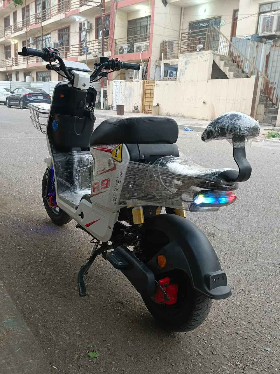 دراجة R9للبيع 5بطاريات الدراجة ماشية 17الف السعر 300وبيها مجال الدراجة نضيفة جديدة كلشي مابيها اذا احد يريدها يدخلي على هذا الرقم***********طبلي علواتساب
