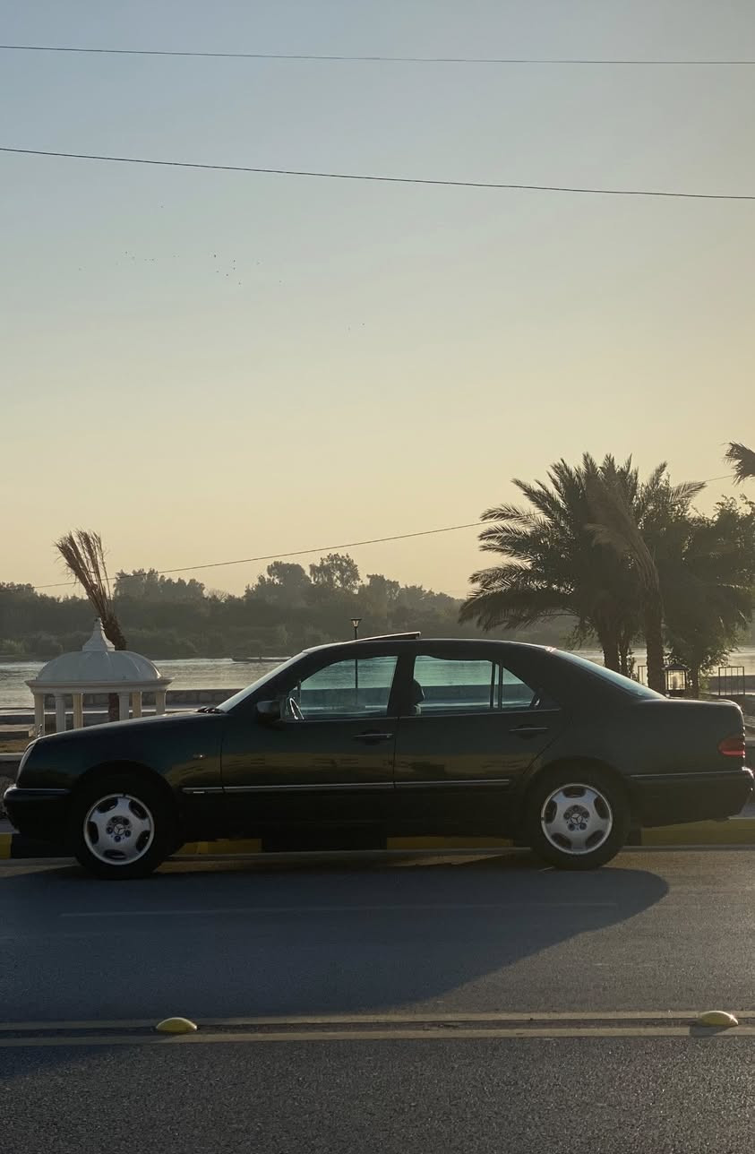 Mercedes-Benz 
الموديل/ 1996 
المحرك/  خراطيم v6 
E320 
رقمها بغداد (مشروع وطني)  
كفالة كير ومكينة 
السياره بلاد فقط البنيد جارد 
وناقصة تعمير بسيط 
السعر : 72  ورقة وبيها مجال 
للاستفسار: *********** 
المكان / كوت - واسط
