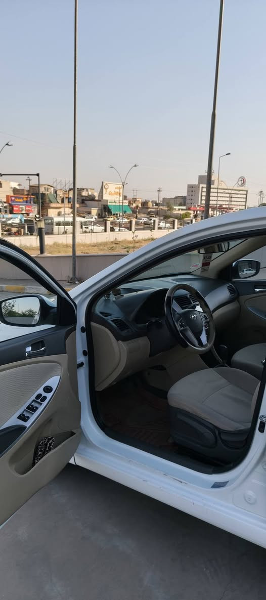 اكسنت ٢٠١٤ أبيض مواصفات بلو 
سيارة كير و محرك 
 و تحويل بشرط دفتر بنزين موجود سنوي ورقم ٢٠٢٩ جديد سيارة بدون نواقص لكل نواحي طايرات جديد
سونر موجود شواصي أمامي اعواج بسيط رقم موبايل *********** كركوك, العراق
