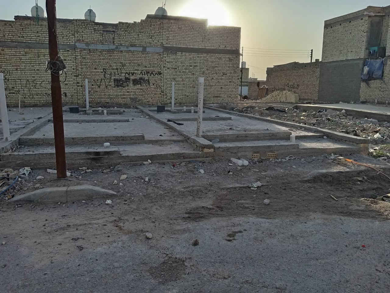 ارض للبيع الشعب حي المهندسين زراعي المربع الأول الماسحة 100 مصبوب الرفت ماله اتصال او واتساب 
***********
