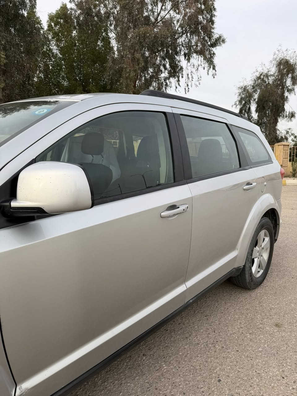 السلام عليكم
للبيع دوج جورني 2012 وارد امريكي SXT 
محرك 6 سلندر
بيها صبغ 4 قطع ( بدون ايرباك وبدون دواخل ) ضرباتها خفيفه وكل صور لضربات موجوده 
للتواصل
***********
