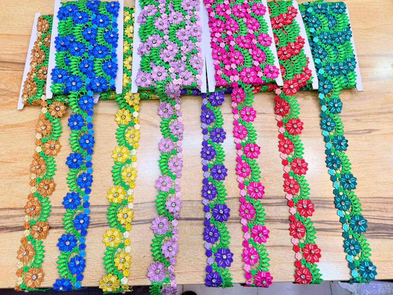 اللهم صل وسلم وبارك على سيدنا محمد وعلى آله الطاهرين وصحبه أجمعين. أود أن ألفت انتباه متابعي صفحة خرازيه وكماليات علاء حديد إلى أن هناك تشكيلة مميزة من الكيبورات بريسم حديقه التي وصلت حديثًا، فهناك موديلات جديدة رائعة تتناسب مع مختلف الأذواق، وتتلاءم مع الأجواء العصرية لمحبي عالم التصاميم الحديثة. هذه الكيبورات تقدم تجربة استخدام فريدة وقد تذهلك بتصميمها وخصائصها المبتكرة.
العنوان بابل.. الحمزه الغربي. سوق الذهب. مقابيل صيدليه ابتسام الصفار.. 
للتواصل واتساب ***********//‏‪***********‬‏
توجد خدمه توصيل 
متابعه للبيج
