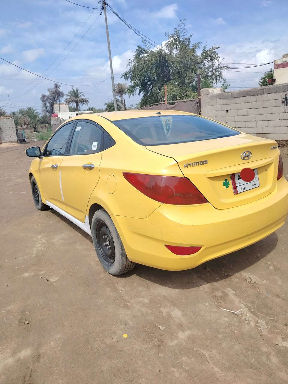 خليجي 
المكان: ديوانية طريق الدغارة
مديل: 2012
محرك:1600
ضررها:طخة بل جاملغ جهة السايق ومصلح نفسه
السعر:78 وبيها مجال
رقم صاحب السيارة
***********
