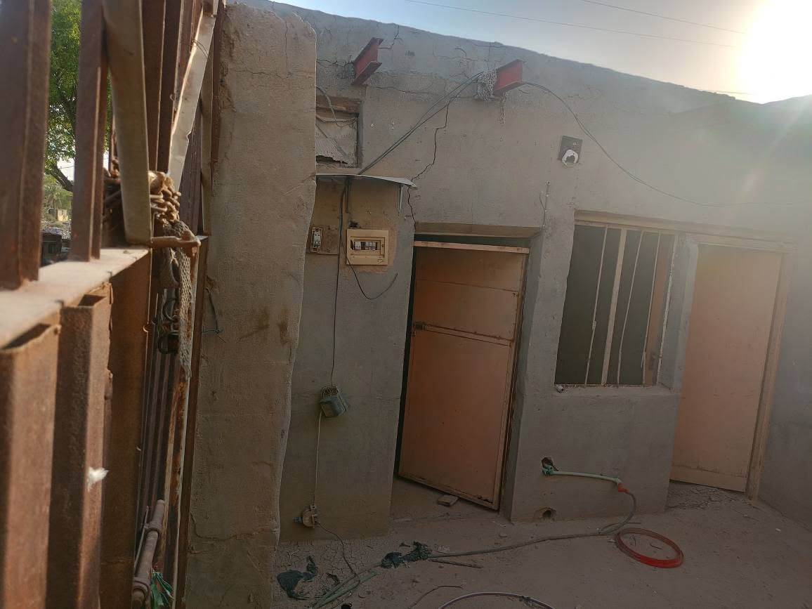 بيت للبيع في النجف يم القايش الي يودي للامام علي عامود 228 مساحة 160متر والوجه8 بي غرفتين ومطبخ وتخاريج وبي مساحه للبناء همين بس عايزه تعديلات تنظيف مثل الي بل صور السعر 12مليون وبي مجال
رقم الهاتف *********** النجف, العراق
