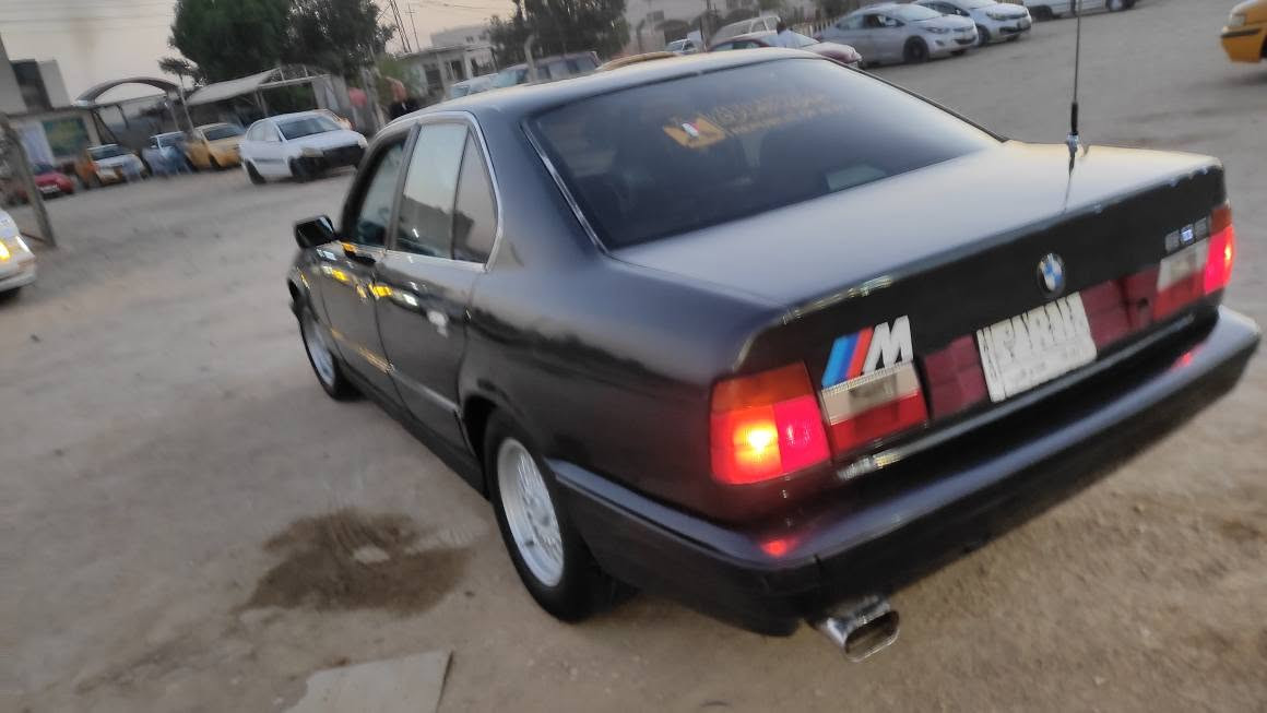 بي ام دبليو 88 للبيع اومراوس مكنة اوكير  محور فيفتي 3000تبريد ثلج حدادية او تخم تايرات خير من اللة سيارة جاهزة مديل 88  حجم 535 مكفولة كفالة عامه مكان ابو صخير نجف رقم موبايل *********** سعر 55 النجف, العراق
