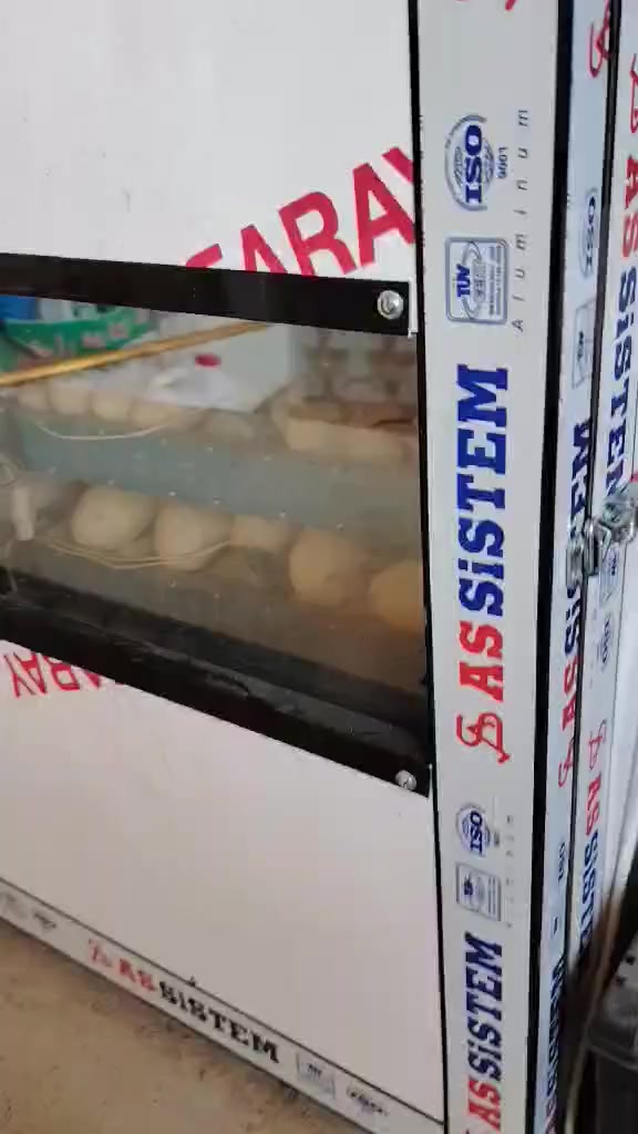 السلام عليكم وين اهل المشاريع الصغيره واللي ايريد يبدي بمشروع هذا خوش مشروع  متاح فقاسه للبيع شرط التفقيس سعه 432 بيضه فول فول تماتيك نضام وجبات وليس وجبه واحده او مراوس ب ام ال 1000 بيصه سعرها جدا مناسب ب 425 الف وبيها مجال للشراي للاستفسار الاتصال على الرقم *********** وشكراا....
