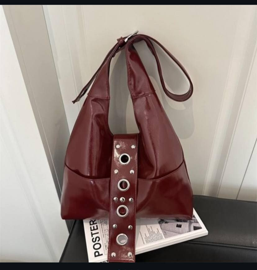 � أناقتك تبدأ من تفاصيلك 🌸 

جنط نسائي تصميم راقي وعصري 12الف فقط مع هديه ويه كل قطعه طلبوها 
خامة ممتازة ولمسة فخامة تبين من أول نظرة 👌

👜 حجم عملي يناسب الدوام والمشاوير
🎀 تفاصيل أنثوية جذابة
💼 ألوان تناسب كل الأذواق

الكمية محدودة 🔥
للحجز والاستفسار راسلينا دايركت أو واتساب  ***********. متوفر توصيل داخل نجف 3000 والمحافظات 5000 او زورونا موقع المحل غري سلام
