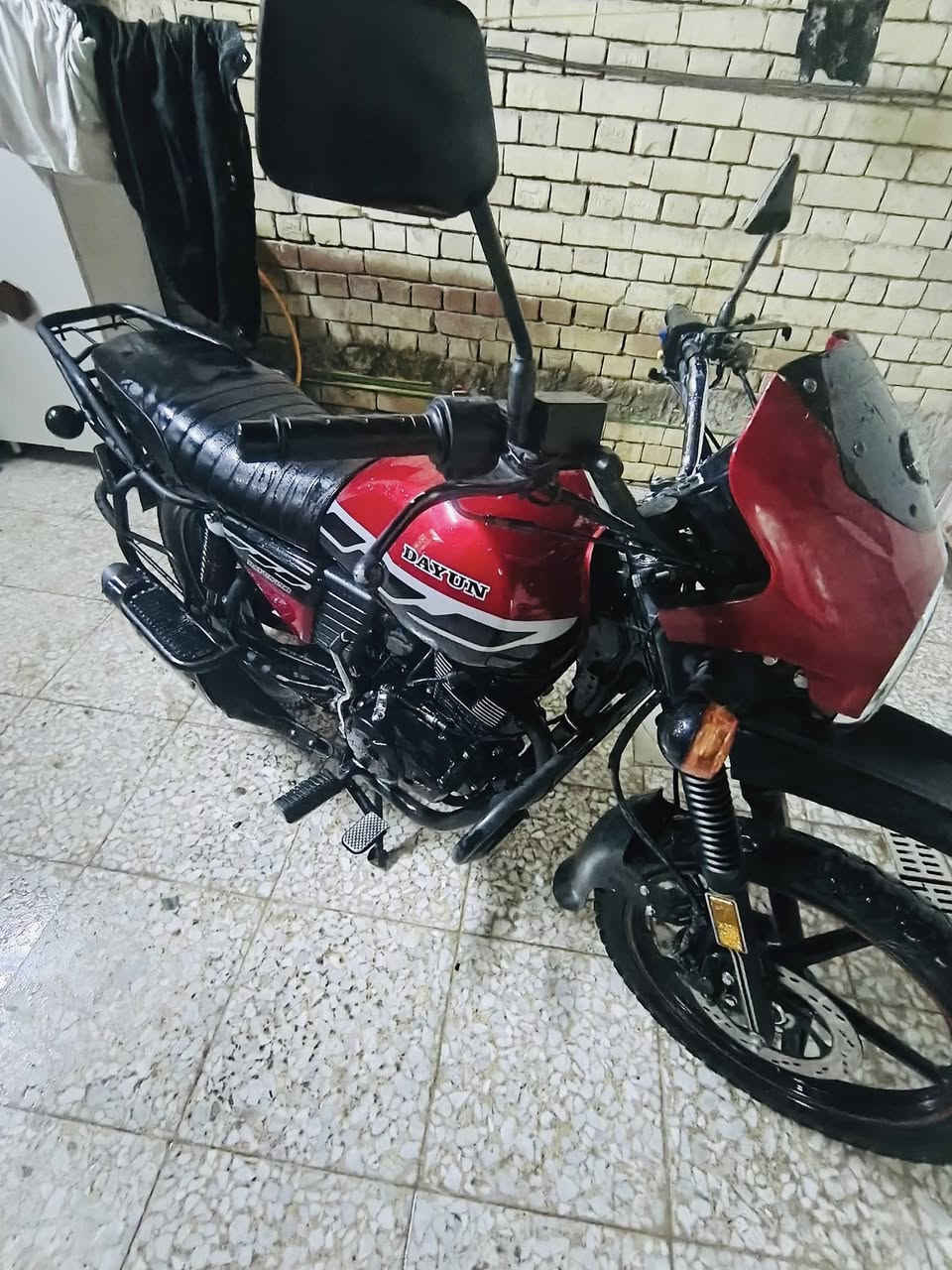 سلام عليكم دراجه دايوان جبلي مديل 2025 شهر 12 رقم بغداد إنكليز   دراجه بعدهي بحالت الوكالة برغي ما مفتوح بيه دراجة جديدة بصمه تشغيل عن بعود ما ماشيه الف دراجه ما شتغله دليفري مال بيت ستخدام شخصي دراجه معروضه 2800 مليونين 800 وبيه مجال بسيط رجان المو شراي لا يكسر با حلال دراجه انضف من صور مكاني بغداد اني مكلف با نشر صاحب دراجه هاذ رقمه ***********
