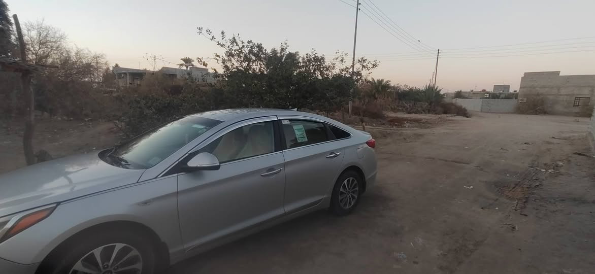 السلام عليكم سياره سوناتا لبيع مديل 2015 كفاله من صبق ومعجون  ضررها  جاملق امامي  مرجع على بارد 
وارد أمريكي سياره حره راعيه  بل بصره 
محرك جي دي اي 2400
شاشه 
كامره خلفيه 
ضررها  جاملق امامي
حداديه توني مبدل
تبريد شغال
سياره كلش حلوه احلا من صوره
سعر 120 وبيه مجال 
مكان الهارثه البصره حرير  
رقم الهاتف ***********
