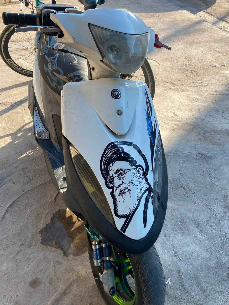 سلام عليكم دراجه نوع ماكس عدله
للبيع دراجه نضيفه مابيهه اي نقص بس باتري 
سلف وهندر شغالات بيهه غراض اصليه عده الويل والدبل امامي تجاري باقي اصلي يدات شيال دبل خلفي قطره بيهه شغلات رياضي اصلي ودمام سستم عده جهاز بدون جهازه انطي  كهربائيات شغاله السعر 575 وبيهه مجال عنوان البياع 
غير متواجد ع نت ***********
