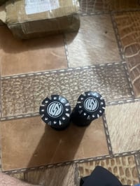 🏍️ مقابض دراجة (Handlebar Grips) بتصميم RSD المميز للبيع! 🏍️ شباب، متو...