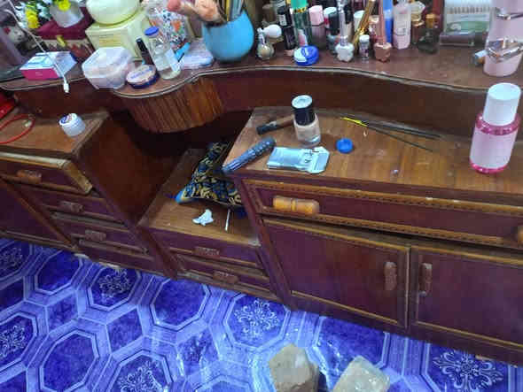 السلام عليكم اخوان غرفه امرتبه حيل نضافه 80/100 معايزها شي كنتور ٦ بيبان+ميز مرايه +تاج + جربايه+ ميز تواليت مكاني ديوانيه سعر 600 وبيها مجال مستعجل ع بيها تعال كلبها بعينك وبيك خير وتدلل رقمي ***********
