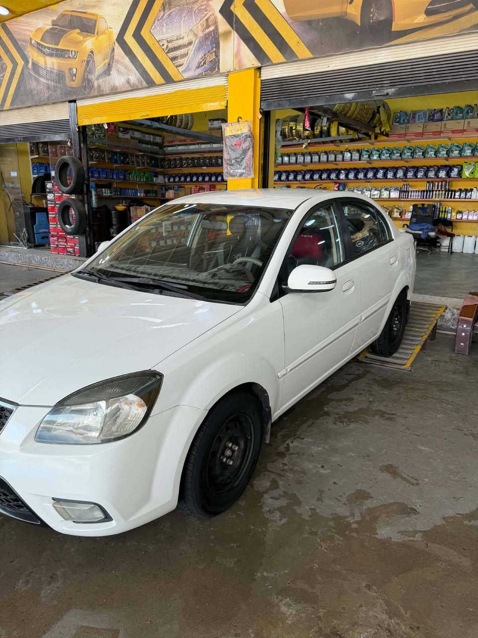 السعر ٨٦ قفل قفل دفعولي ٨٥ مابعت( قسط مدة ماابيع)
بيع مستعجل
ريو
مكينة ١٤ شرط واي خلل بالمكينة ابدل مكينة جديدة
Kia Rio
موديزل2011
تبريد ثلج 
كير اوتو 
جامات كهرب
طخم جديد 
ضرر ربع بوند وجاملغ مبدل
***********
