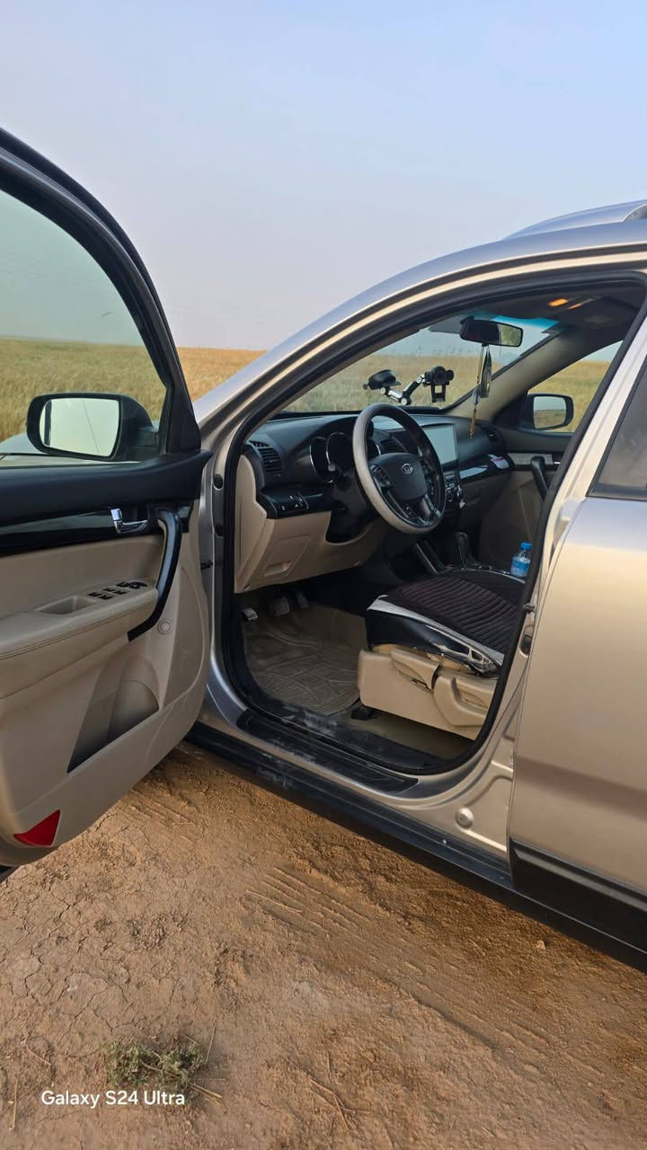 السلام عليكم
سورنتو 2013 امريكي ..

محرك 4..

كير شرط 

7راكب 

ضرر موضح بل سونار 

سعر 123بي مجال بيع مستعجل..

***********
