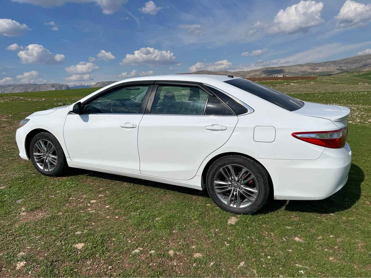 كامري موديل 2016 موسفات SE سئ بارجه بوياخه به بئ داخلي شه رت 6 ورقه غرامه له سه ره. له سعري ديته خار تحويل و وكاله بشه رت ته په و ره په شه رت. بو خاويني لوك شوين اكرئ رقم تله فون *********** اكر, نينوى
