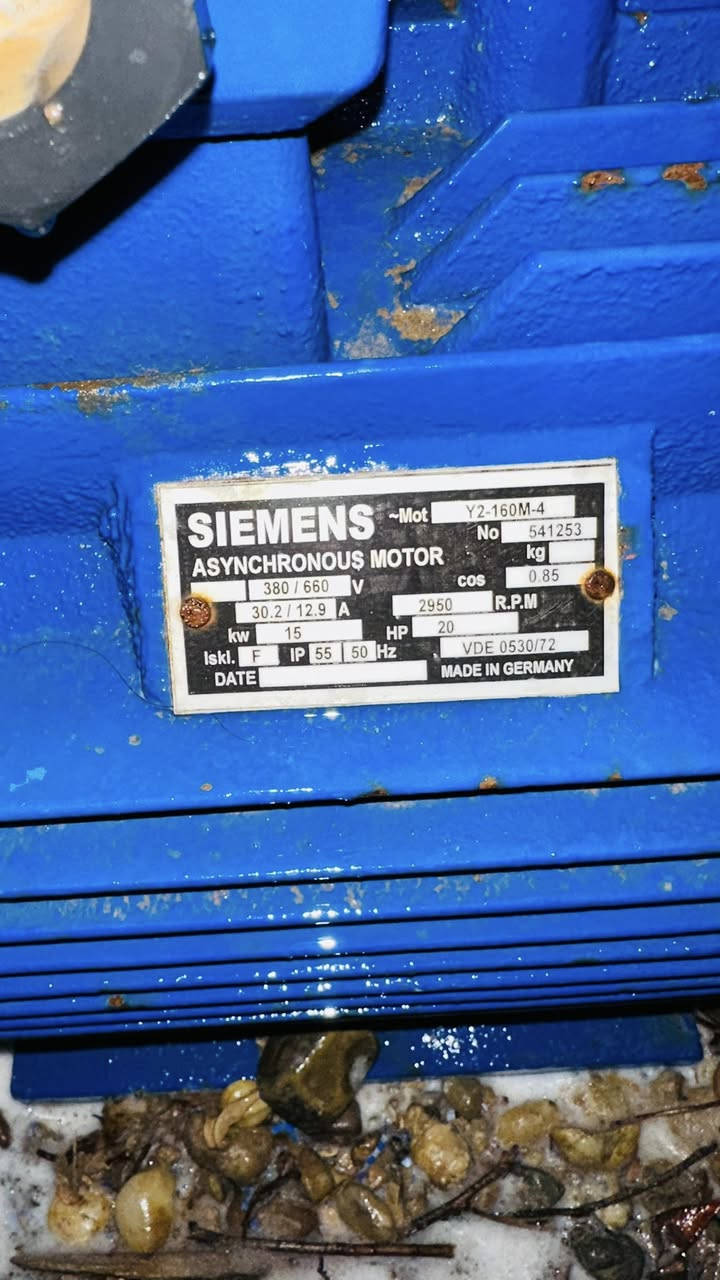 السلام عليكم
ماطور ألماني الصنع،، شركة سيمنز. 

20 حصان

 3 فيز 

3000 دورة الدقيقه. 

مع خزيرة 3 انج

50 متر مكعب بالساعه

الهيد 60 م

ضغط عالي.

مستخدمه موسم

المكان الانبار ويوجد توصيل لبغداد 

للاستفسار الخاص او ***********

