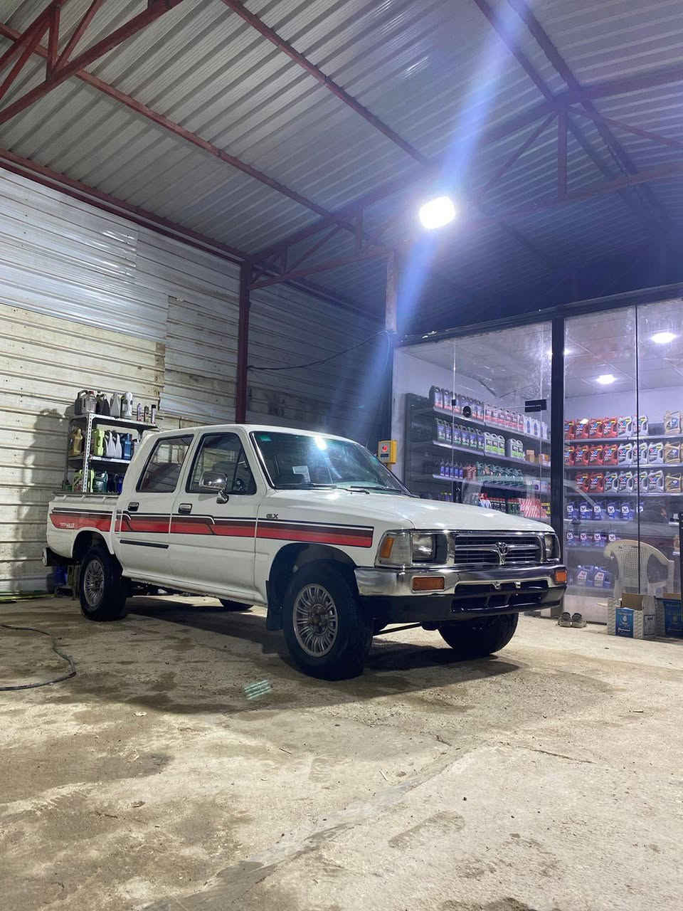 السلام عليكم من بعد اذن الأمن اخوان سياره بيك اب موديل 1989 دبل قماره الرقم دولي باقي لوحات سنويه لل 29 السيارة مكفوله من الضربه القويه والعيب الشرعي مكينه وكير وشاصي وتكم وقماره مكفولات باور ستيرن السيارة معمره تعمير حلو ومتعوب عليها وجاهزه من كل شي السعر 65 وبيها مجال شي قليل كلش التواصل(***********) وات ساب او *********** واشكر الجميع
