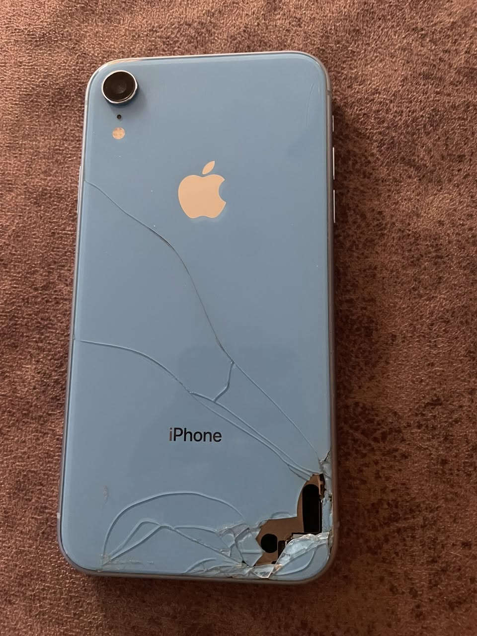 السلام عليكم xr للبيع ذاكره ١٢٨ بطاريه ٥٧ كله شغال بس ظهر مفطور ١٥٠وبي مجال مكاني دوره ابو دشير ***********
