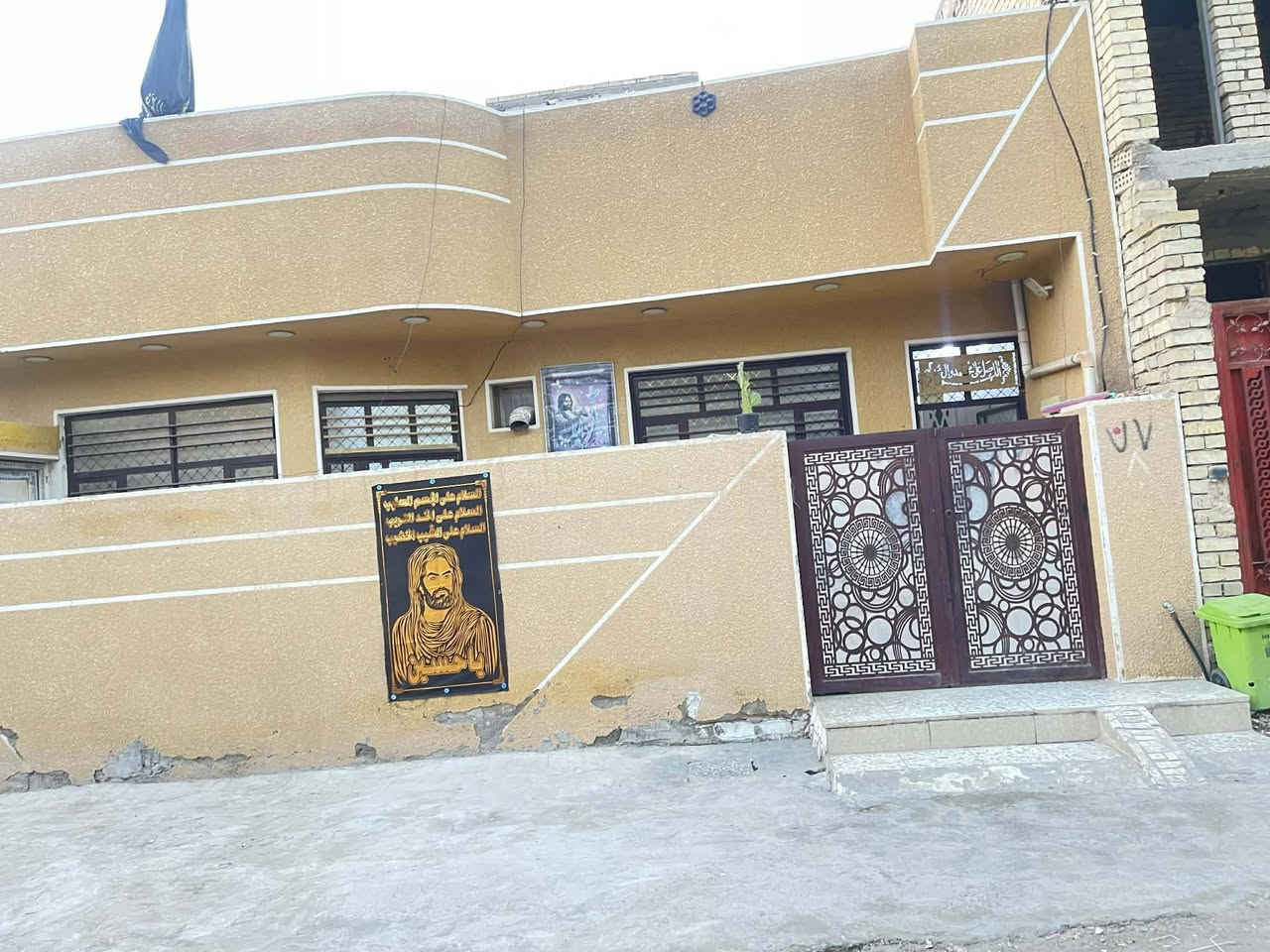 السلام عليكم للبيع بيت 100متر مربع ركن داخلي العنوان السريدات القديمه المربع الثالث قرب اسواق حموشي سعره 84 طابو زراعي سند 25 اقرار محكمه باقي التفاصيل داخل الفيديو
***********
