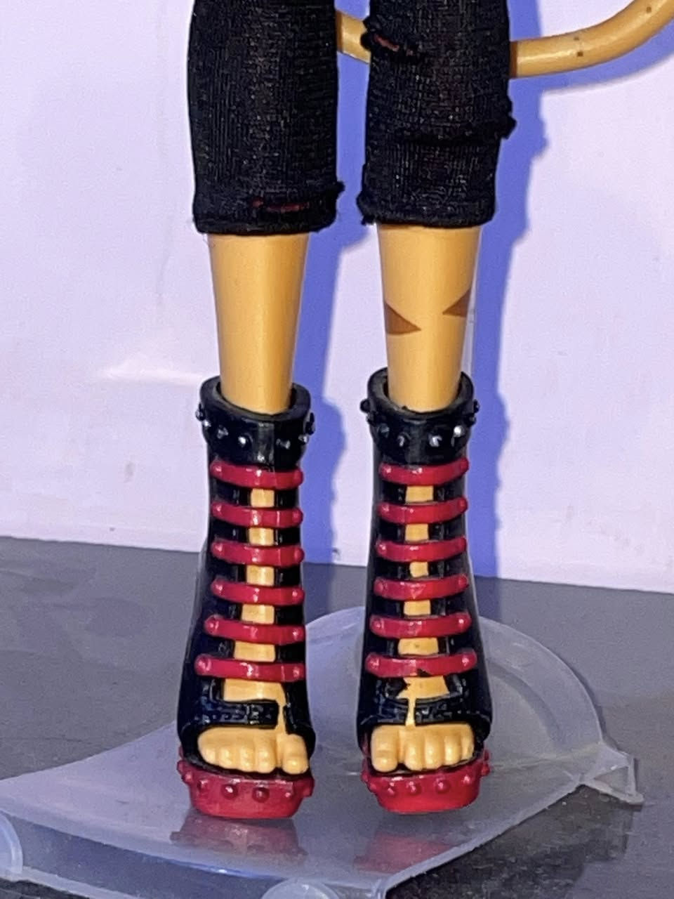 متوفر للمزاد لعابة مونستر هاي شخصية تورالاي سترايب (Toralei Stripe) الاصدار الاولي اصدار 2012، القطعة نادرة صعب تتحصل وبحالة مناسبه موضح كلشي بالصور. مغسولة يدوياً شعرها نظيف خالي بالكامل من الصمغ. يجي وياها ستاند، اعرف هواي رح يريدوها وما اعرف بشكد ابيعها فا رح اعرضها مزاد وابيعها اعلى سعر. متوفر توصيل كامل العراق.

ملاحظة : كاملة بالكامل مع الجنطة


**إذا كنت صاحب هذا الإعلان وتريد حذفه لأي سبب، رجاءا أرسل رسالة إلى الدعم الفني**