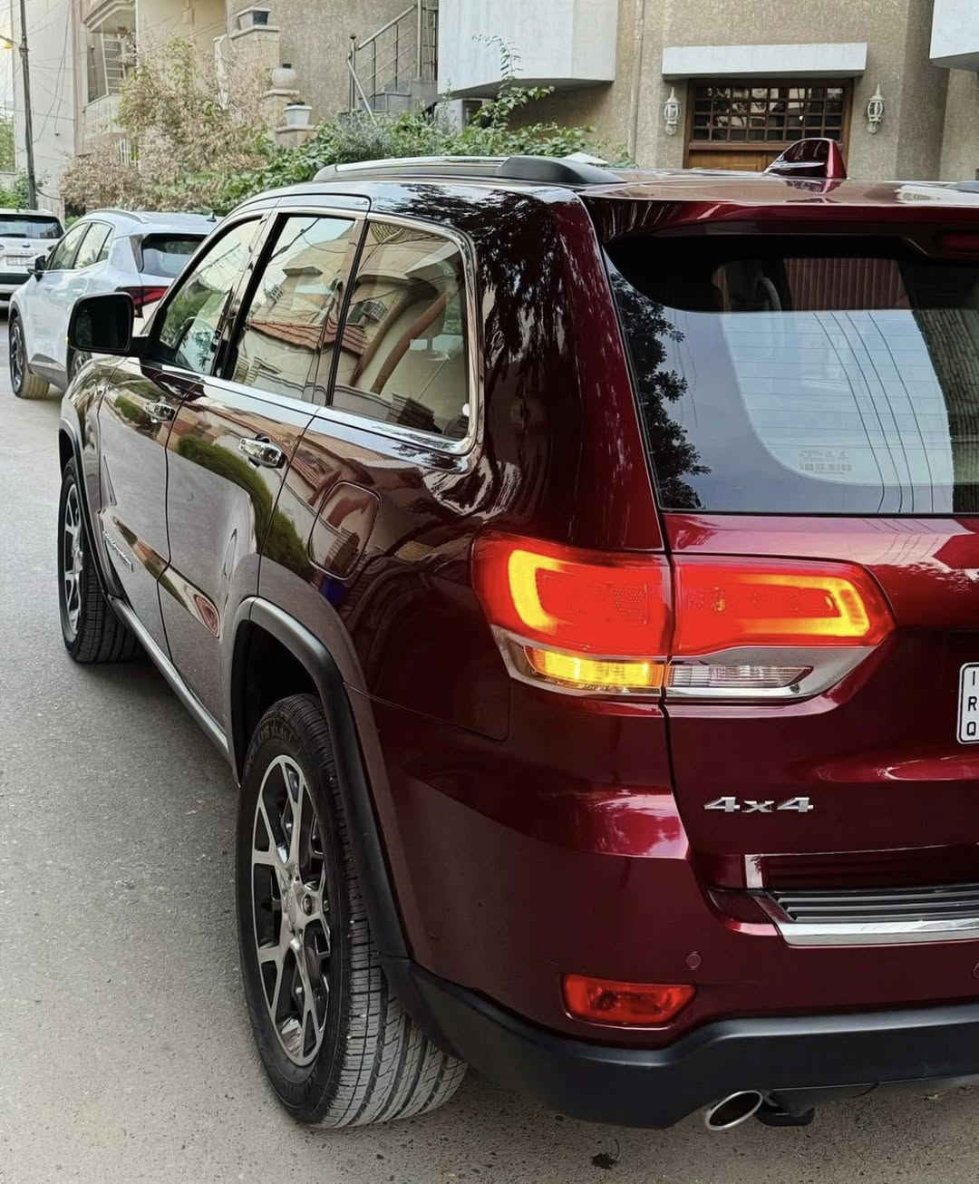 جيب كراند شيروكي خليجي 2019 وكالة هارلم لمتدد
رقم بغداد الجديد ، هزة جديدة ، سنوية جديدة .
ماشية 73 الف كيلو متر
المحرك : V6.  3.6L 
* دفع رباعي 4x4 . 
* داخل بيجي .
* كشنات جلد  . 
* دمام .
* المقاعد كهربائية .
* ذاكرة لحفظ وضعيات الجلوس . 
*  المقاعد الأمامية تبريد وتدفئة . 
* المقاعد الخلفية تدفئة . 
* رادار نقطة عمياء .
* ويل كروم 20 انج .
* ستيرن كهرباء + تدفئة .
* بانوراما .
* شاشة كبيرة مع نفكيشن GPS . 
* مصابيح امامية زنون مع لد نهاري .
* بروجكتر زنون . 
* تشغيل عن بعد .
* صندوق كهرباء .
* حساسات أمامية وخلفية. 
* كاميرا خلفية .
* زراك لايت .
* مرايه وسطية اوتو دم . 
* مرايا جانبية قابلة للطي . 
* محدد سرعة . 
* نظام اقتصاد الوقود تشغيل واطفاء اوتماتيكي للمحرك .
* نظام بريك خلفي اوتماتيكي ( Auto Break System ) .

ادامة مسويلها كاملة للسيارة " تبديل تخم اطارات ، بلكات ، عبوة فيتبم كاملة من الوكالة "

السيارة مكفولة من الصبغ والبارد و التبديل عدا طلقة بسيطة بالبنيد ومصلحة .

السعر : 29.500 الف وبيها مجال

العنوان 📍 بغداد : الدورة

للأستفسار الاتصال على الرقم متوفر واتساب
‭***********‬
