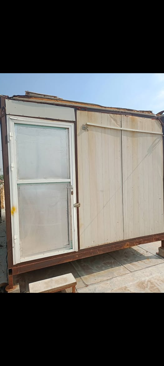 كرفان  3في6  للبيع مكانه بعقوبة التحرير  مليون و250  الف  يحتوي باب عدد 2 شباك عدد2 تكلف تنزيل الكرفان اني اتحمله التحريى،،***********
