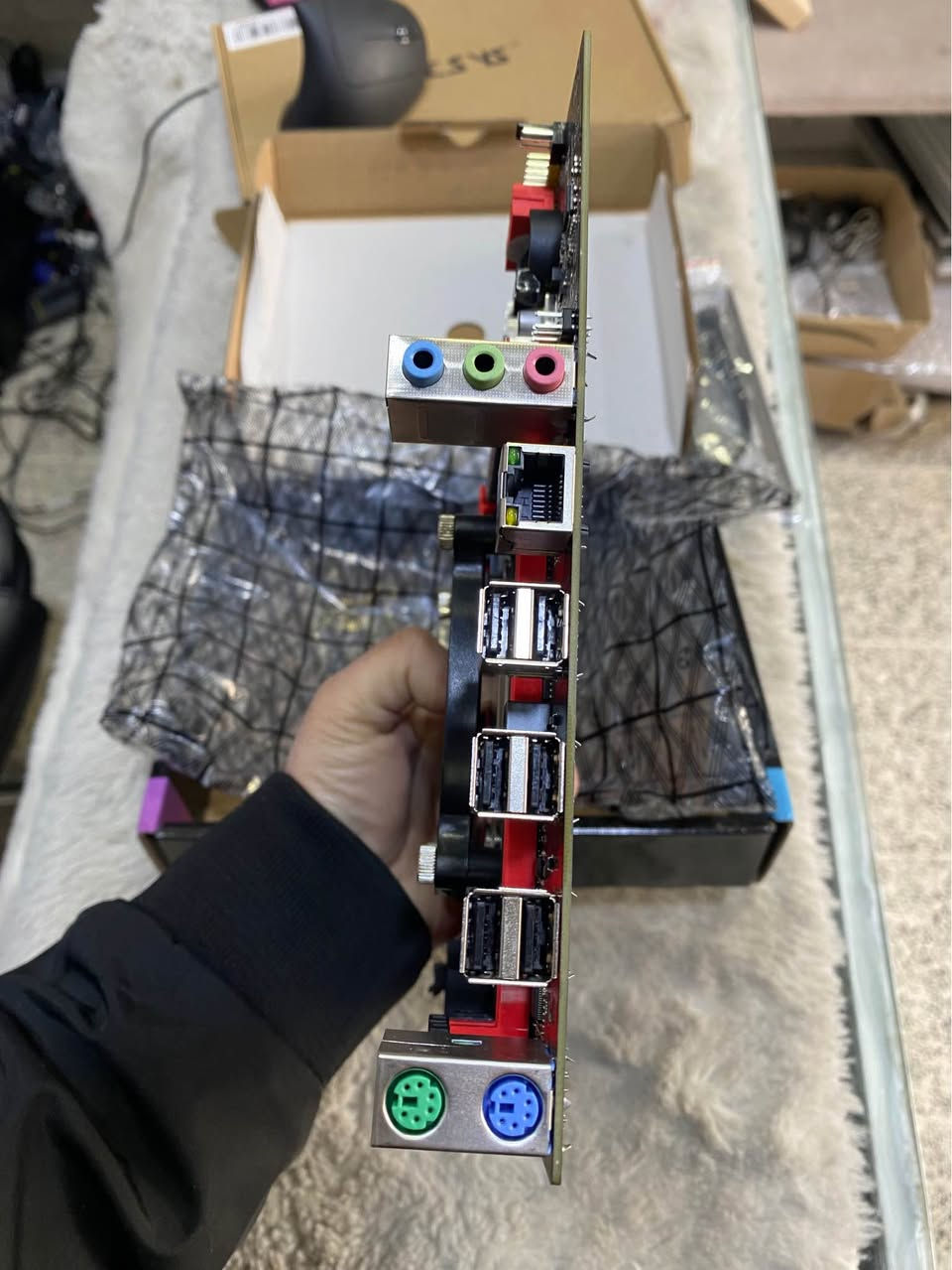 مەزەربۆردی: MACHINIST X79 S7 (M-ATX) 
• سی پی یو: Intel Xeon E5-2650 V2 (8 Cores / 16 Threads).
• پشتگیری ڕامی DDR3 دەکات و دەرچەی NVME M.2 هەیە بۆ هاردی زۆر خێرا.
• گونجاوە بۆ گیمینگ و کارە قورسەکان بە تێچوویەکی کەم أربيل, العراق


**إذا كنت صاحب هذا الإعلان وتريد حذفه لأي سبب، رجاءا أرسل رسالة إلى الدعم الفني**