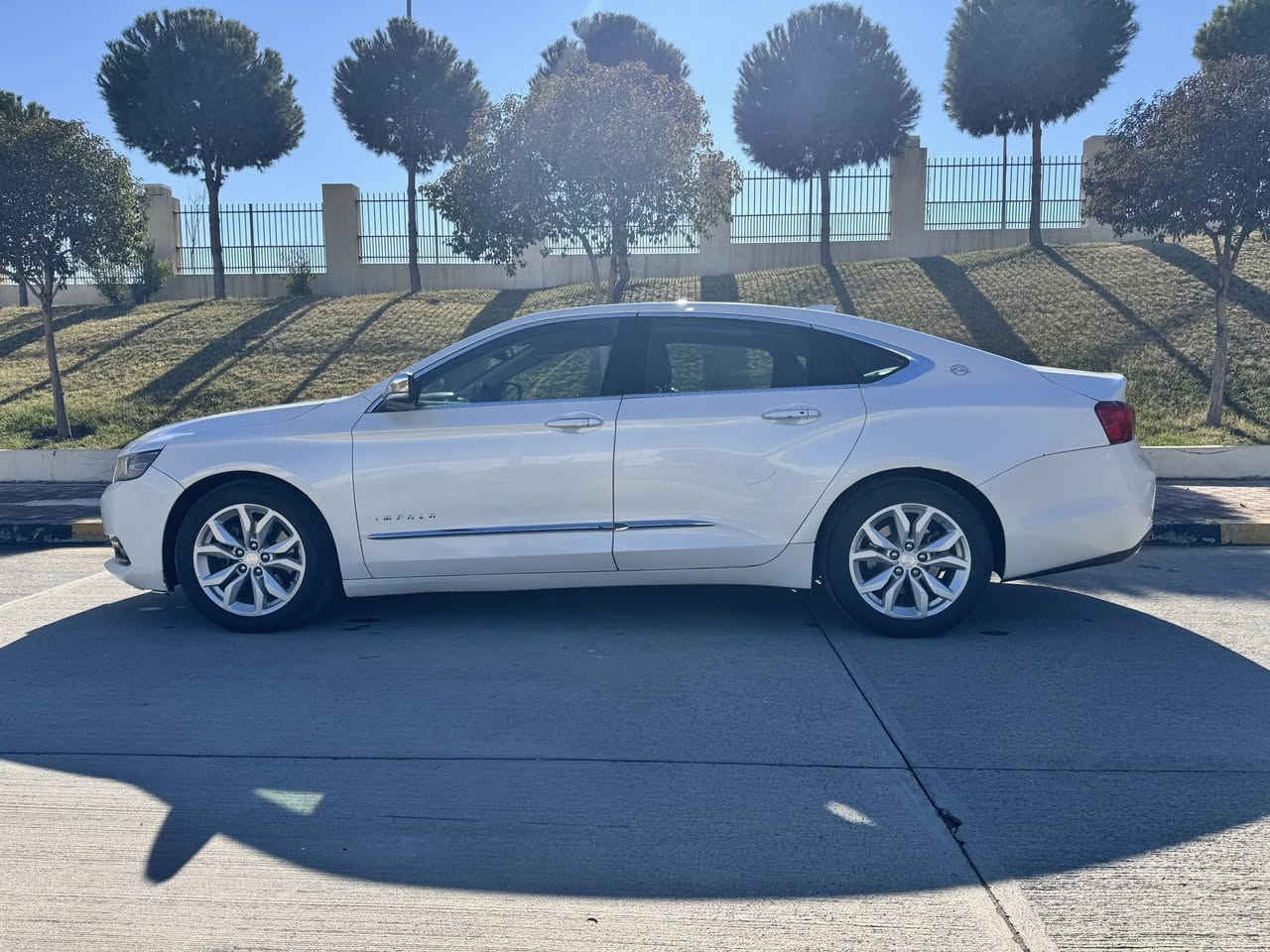 السلام عليكم
امبالا Ltz 2016
بساتم اكاديا
كير محرك كهربائيات كل خلل مابيها
صدر تايرات حدادية غرفة كلها تمام
مواصفاتها رادار امامي حساسات خلفية تحديد مسار نقطة عمياء
كشنات كهرباء وخزة
تدفئة وتبريد بالكشنات وتدفئة بالستيرن 
لايتات زارع عدسات كورلا
ويل 18 بلادي
سماعات boss وشاشة لمس تدعم كاربلاي وقاصة
مابيها اي نقص او اي عطل
حادثها مبين بالصور بابين وجاملغ خفيف 
السيارة موجودة بالسليمانية ورقمها بغداد باسمي وسنويتها ماساقطة 
رقمي ***********
سعر البيع 130
