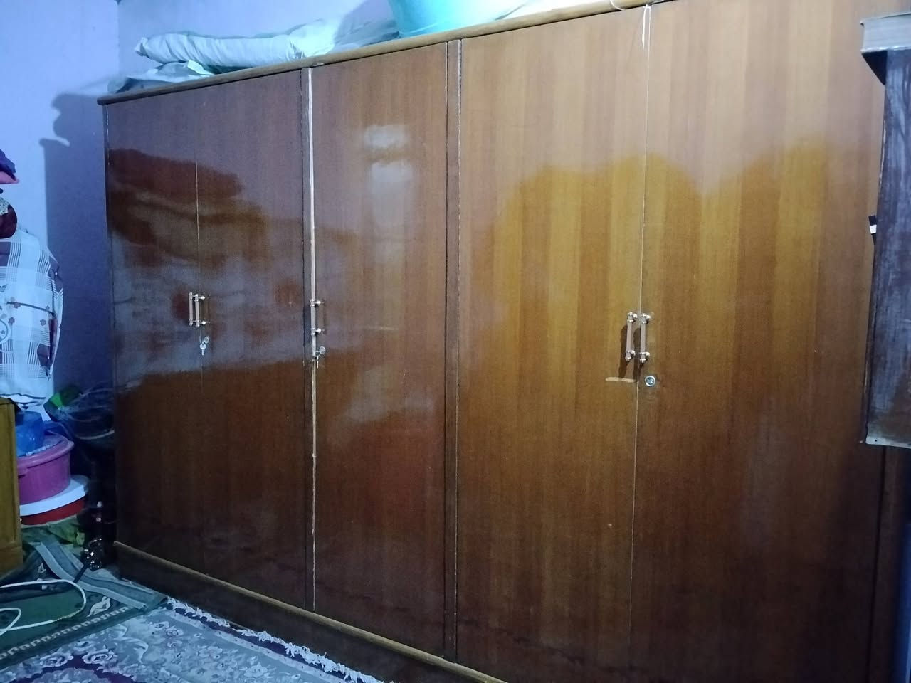 كنتور 5 ابواب اخو الجديد وميز تواليت للبيع غير متواجد عالفيس اتصل وتدلل ***********
