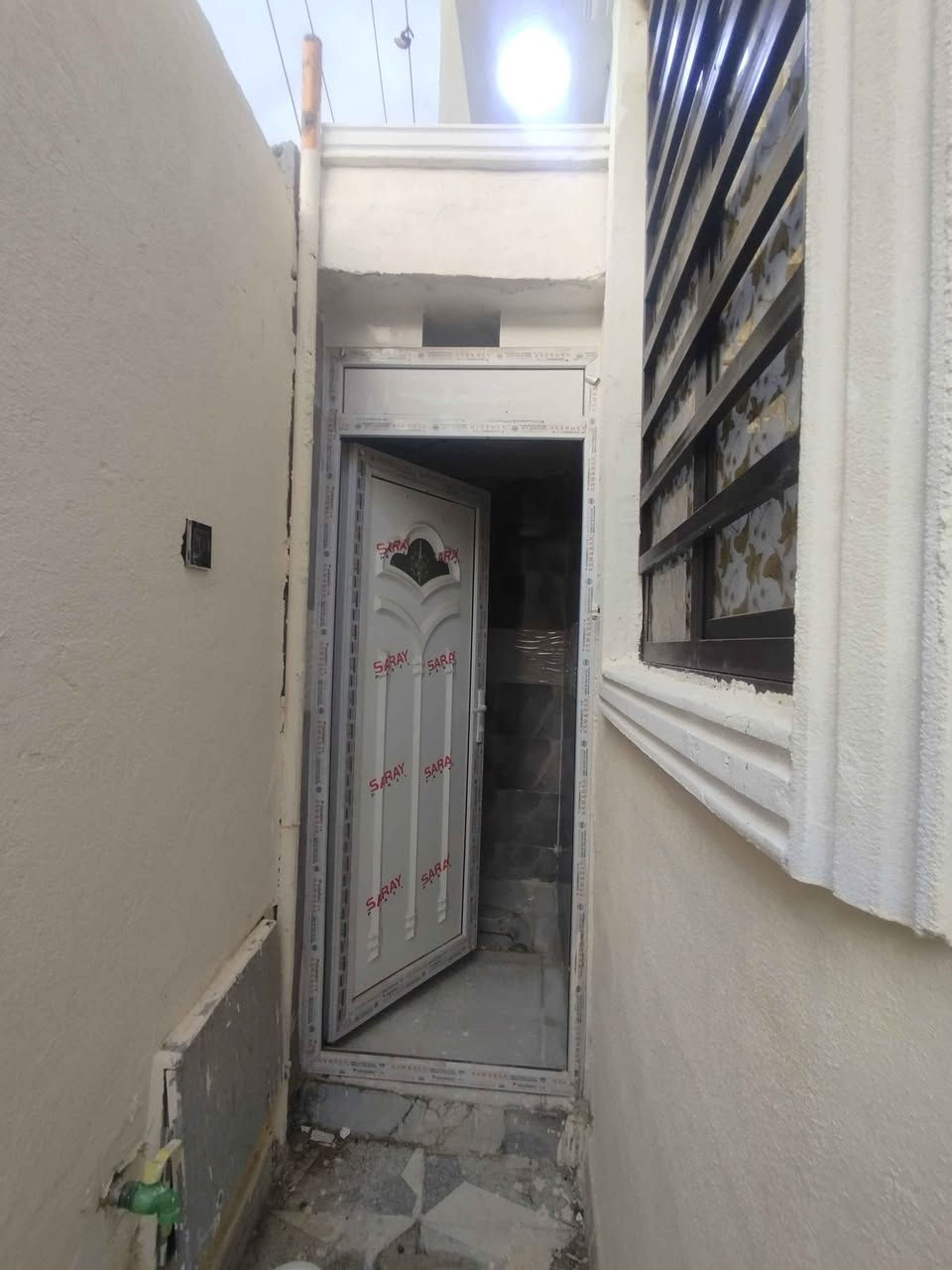 #اسعد_الله_اوقاتكم_بكل_خير⁉️👋🏼

دار سكن للبيع بناء 2025

#المساحه 100 متر 👍 

#جنس_العقار :: طابو ملك صرف زراعي باسم عراقي سند 25 

#العنوان :: البصره شط العرب الجزيرة الفيروزية 
#يحتوي البيت على  2 غرف منام كبار
و ديوان
و مطبخ و صاله
و مناور عدد 1
و صحيات داخلي وخارجي  و وطارمه

#البيت جاهز من كلشي تستلم البيت عنده المكاتبه
كامل من مقطوره و كيزر و ماطور
جيب اثاثك و اكعد
و الف عافيه الي ياخذه

جميع الخدمات متوفره ماء كهرباء ومدارس 
#السعر ((  58مليون  وبي مجال 
#للاستفسار الاتصال على الهاتف 📳*********** شط العرب, البصرة
