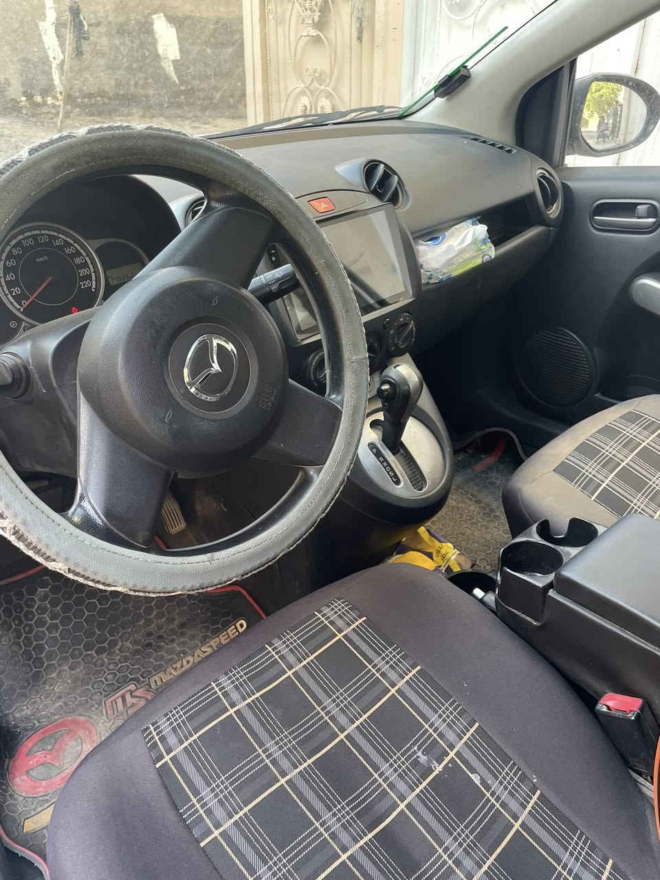 مازدا ياباني 2014 خليجية محرك 1500 مكفولة كفالة عامة من كل النواحي بيها الدوسة صبغ فقط السيارة جاهزة 100/100 السنوية بإسم جيراني بالزعفرانية سعرها 65 ورقة للإتصال ***********
