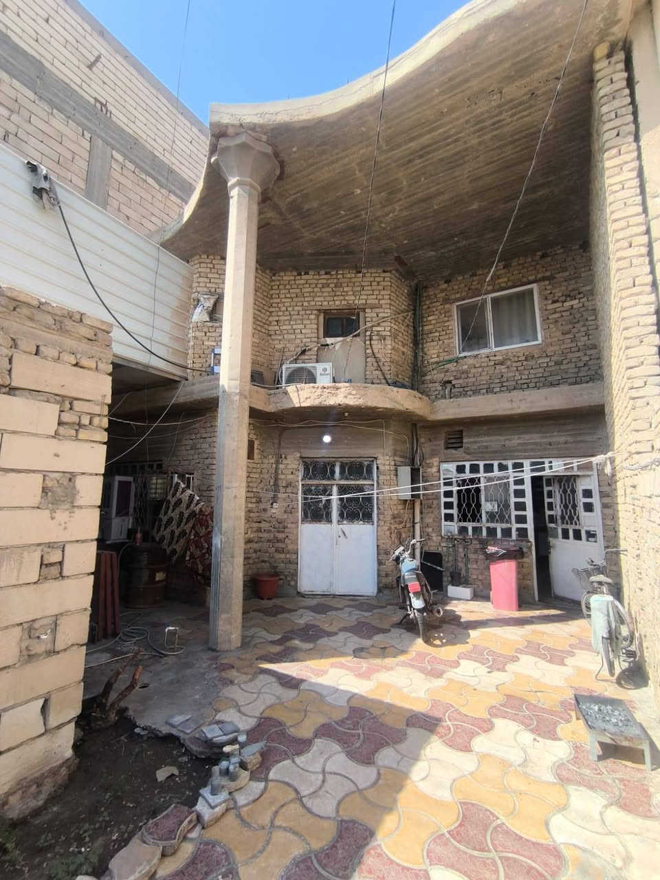 بيت للبيع – فرصة مميزة
📍 الموقع:
الحر، مقابل مدرسة العنبة، على شارع رئيسي وبموقع تجاري مميز، مجاور حبيب وإخوانه للإنشائيات.
📐 المساحة:
200 متر مربع.
🏠 مواصفات البيت:
✅ طابقين.
✅ 5 غرف نوم.
✅ غرفة استقبال.
✅ صالة.
✅ مطبخ.
✅ حمامان (علوي وسفلي).
✅ كراج.
✅ محل تجاري.
💰 السعر:

📞 للاستفسار والتواصل:
***********
***********
