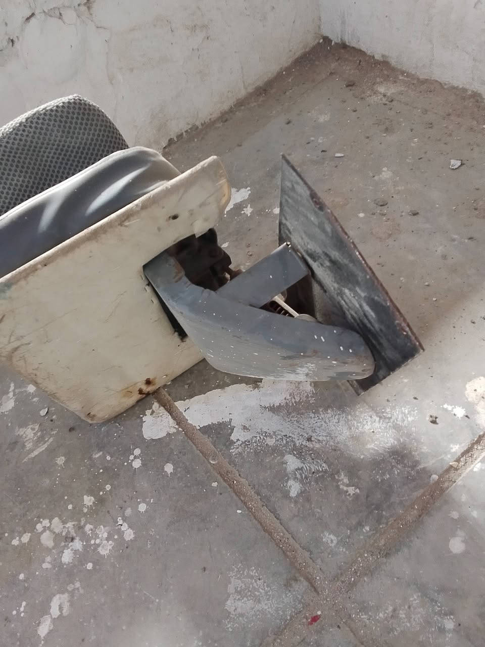 السلام عليكم كشن قلاب السعر 120وبي مجال العنوان بغداد الكماليه حي السلام شارع المستشفى رقم الهاتف  ***********
