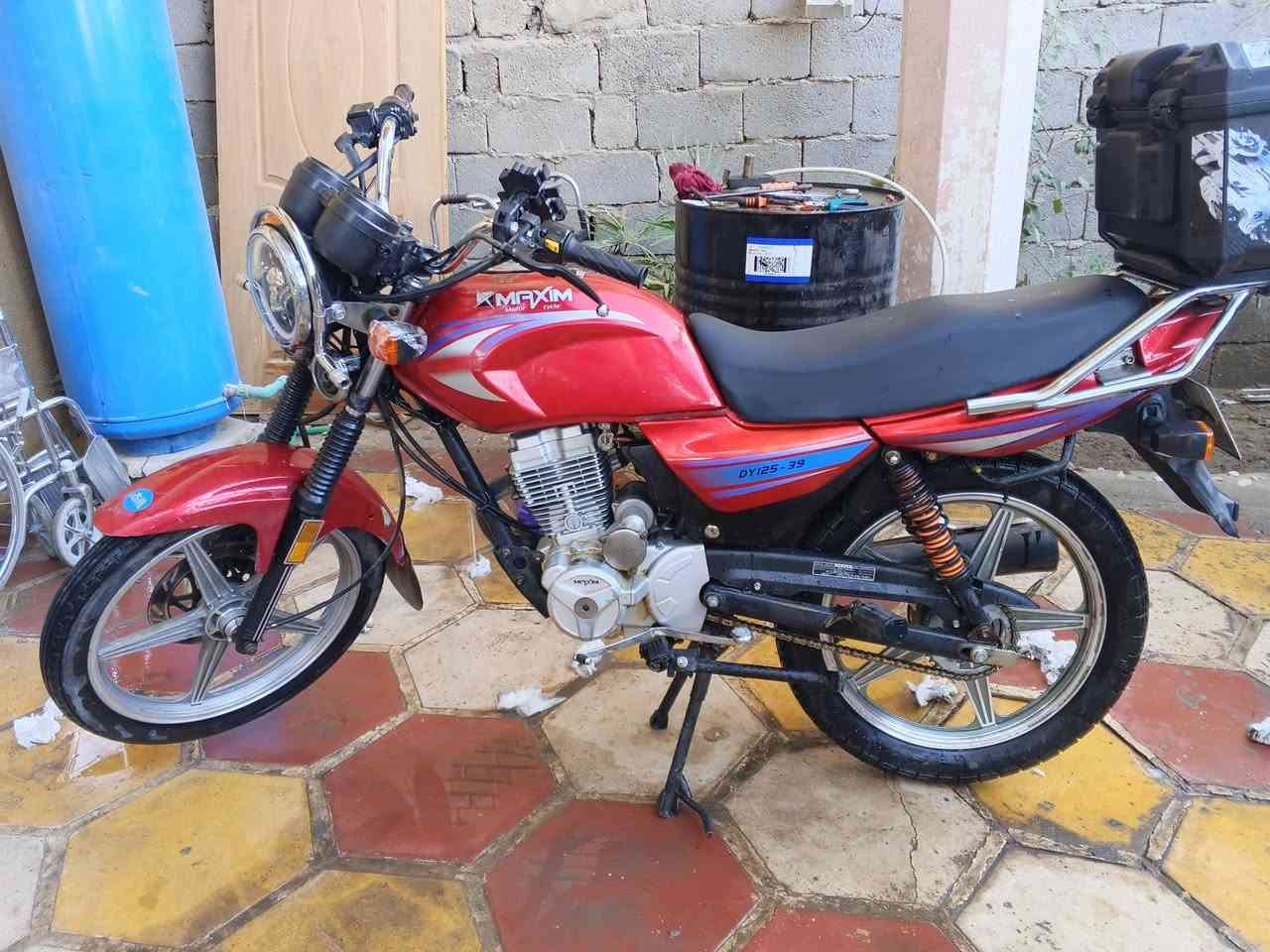 السلام عليكم ورحمة الله وبركاته
دراجه دايون مكزم خير من لله موديل 2018 تعمير 2025
فول شلعه الدهن مالتها كله من ام زويل 
سنويه بسمي تحويل ثاني يوم رايدها 1350 وبيها مجال 
*********** 
مكاني كربلاء حي البعث
