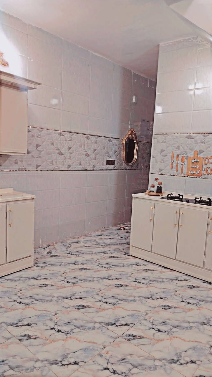 سلام عليكم بيت ١٠٠متر طابق ونص للبيع تطلوعه للاستفسار ***********
