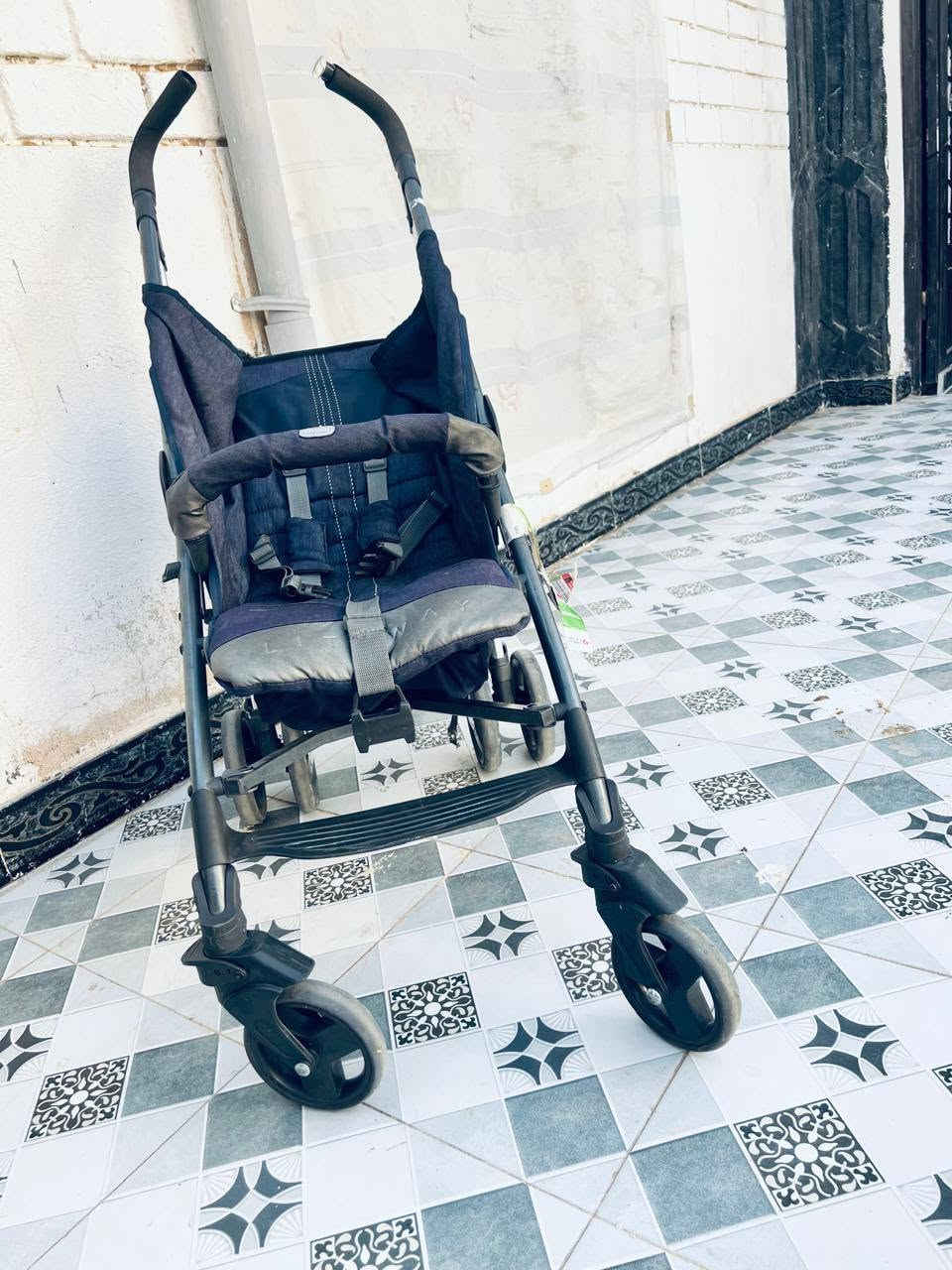 عربانه أطفال مستخدم للبيع سعر مناسب للتواصل ***********
