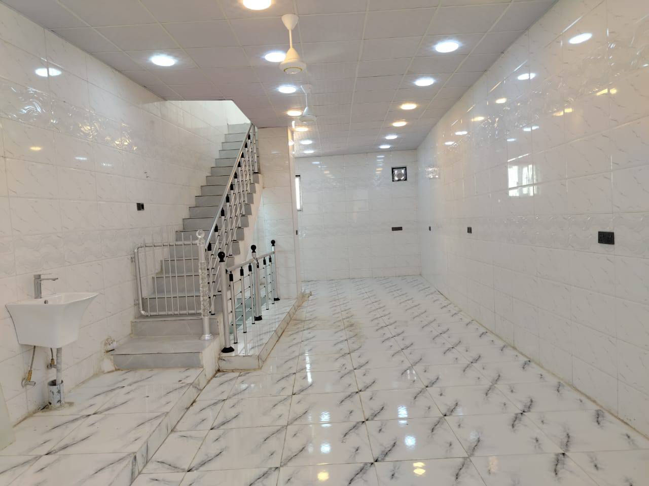 شقه للايجار جديدة وجاهزة طابق ثاني كافة الخدمات بيها شارع الاعمار قرب قاسم الخفاجي السعر ٢٢٥ ألف مكلف بالنشر للتواصل مع صاحبها اتصال واتساب ***********
