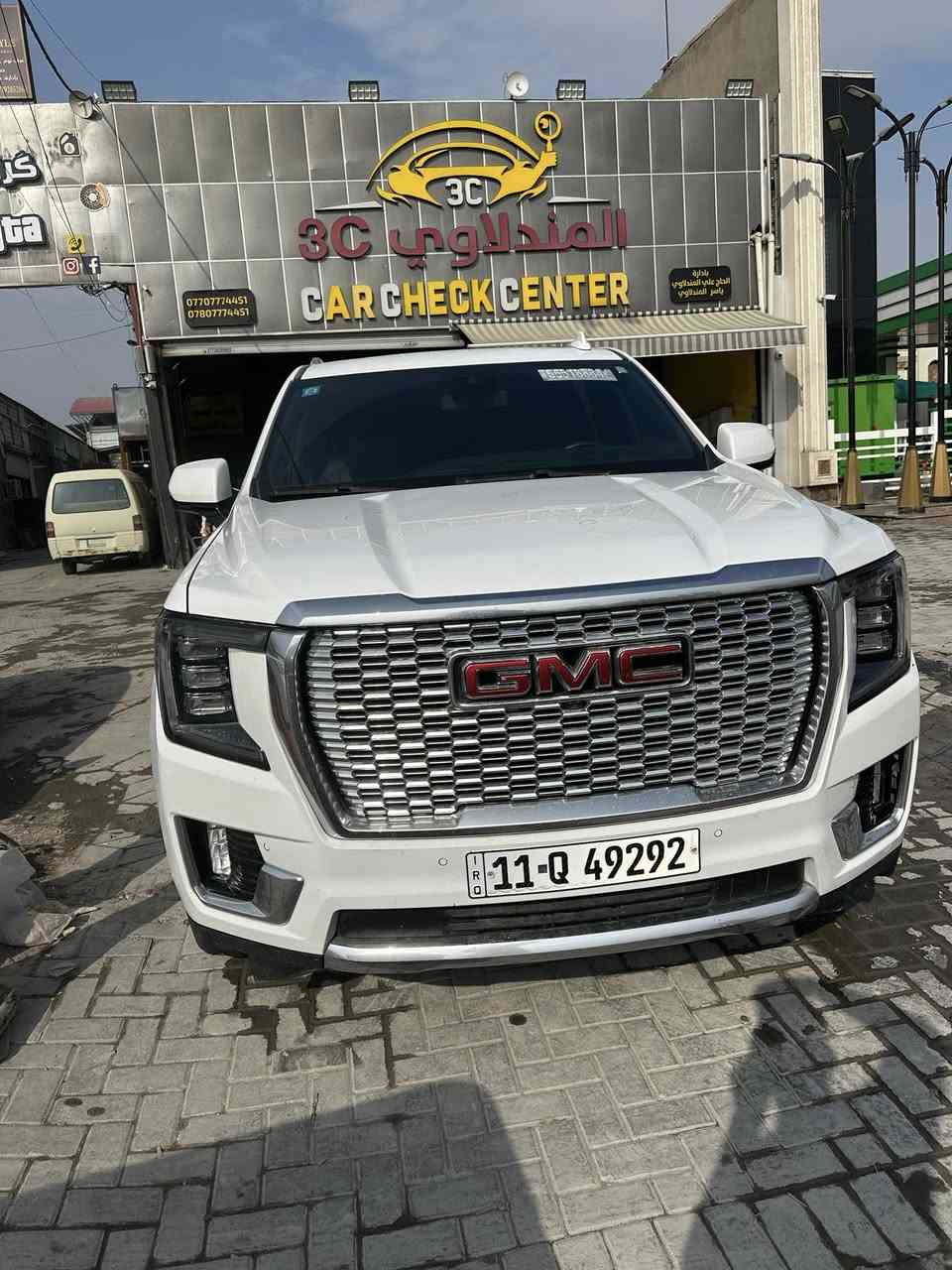السلام عليكم
جمسي يوكن دينالي فول مواصفات 

ماشيه 23000الف km

بيهه قطعتين باب السكن 

سعر 505ورقه السياره جديده
***********
