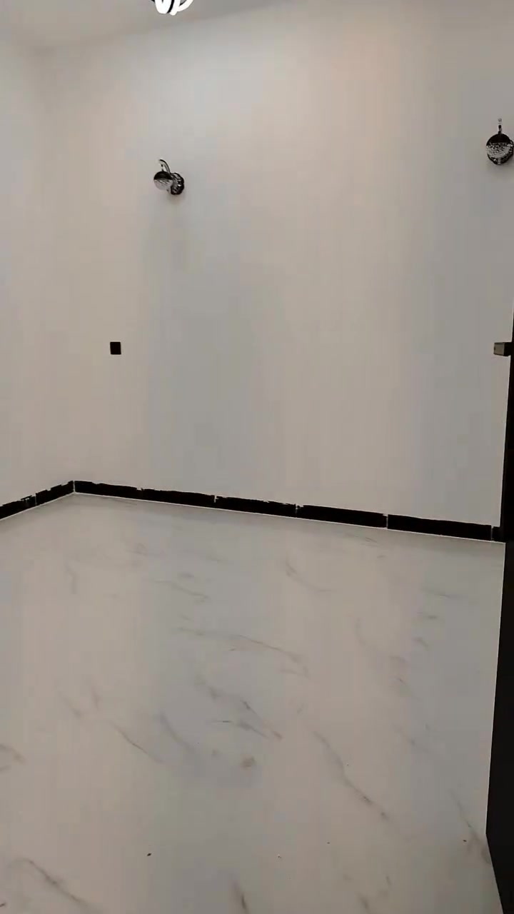 لدينا داران توين زيرو بناء حديث تقع في حي الحدباء مساحه كل دار ١١٠ متر واجه ٦م اتجاه غروب يتكون كل دار من طابقين وخمسة غرف للمعلومات الاتصال على الارقام التالية *********** او*********** مكتب الايهم لتجارة العقارات حي الحدباء سايدين المضخة مقابل افران الرضوان او مسجد الرضوان
