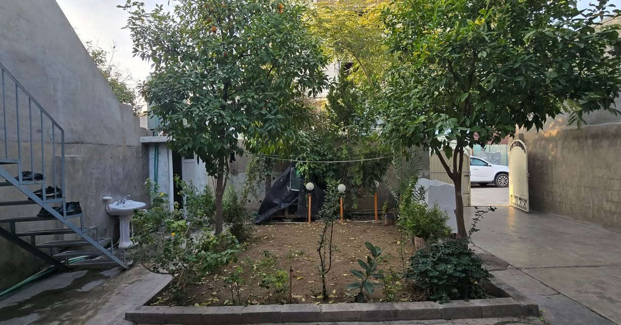 السلام عليكم 
ئه م خانووه بۆ فرۆشتن به  نرخي  عه رزه كه ي بو ئه وه ي نرخي  خانوه كه ت زوو بي بكات لايكي به يجه كه مانت بير نه جيت 
♦️ شوێن کەلار/ سه ت ماله كه ته نشت جاده ي دوو سايديه شوينكي زور شازو نایابی هه يه نزيكه له هه موو خه زمت گوزاریک
♦️رووبەری200 مەتره 10×20 
👇👇پێکهاتووە لە يه ك قات
ايستا ده توان بينرمان بن له تيك توك https://www.tiktok.com/@aqarat.salam?_t=8rTNtXNdXwi&_r=1
_____________________

ئێوەی بەڕێزیش گەر موڵکتان هەیە دەتانەوێ بیفرۆشن یان دەتانەوێ بەکرێی بدەن
دەتوانن تەواوی زانیاریەکان بة نامةي مسنجةر بنيرن بو پةيجةكةمان 
📌 ناونیشانی تەواوی موڵکەکەت
🏡 چەن وێنەیەکی موڵکەکەت
💲 نرخی موڵکەکە ت
بو زانيني نرخ زماره ١ دانه يان تيل بكه به نوسينكه ي 
(سه لام) ناونیشان شه هيدان به رامبه ر هه رزان بازاري خه ونه كان ٢ نزيك ته لاري ديندار 

 *********** م سه لام تايبه ت به كرينو فروشتني خانو 
  
*********** م صالح تايبه ت به كريداني خانو 
________________________
