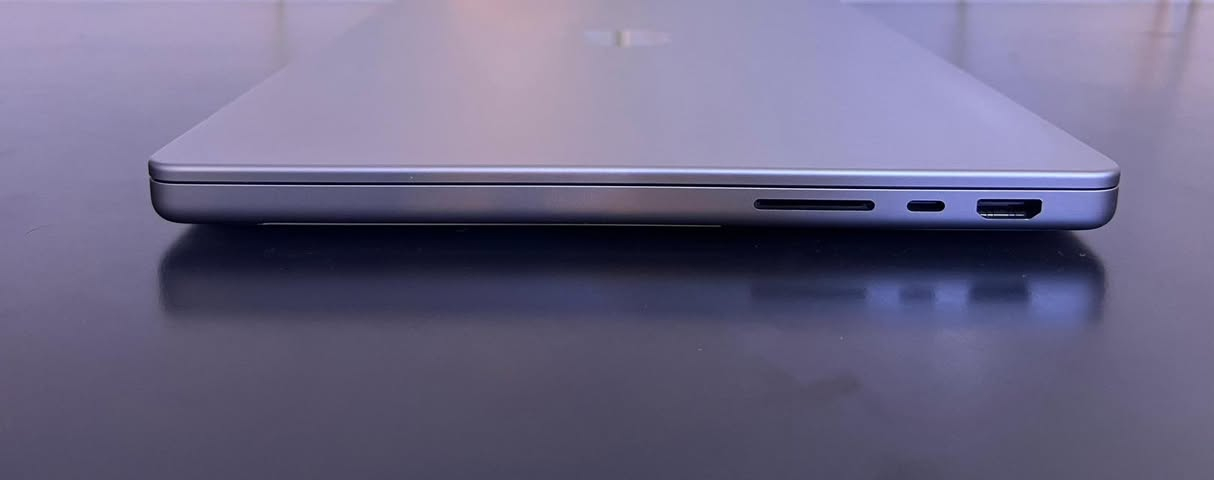 MacBook Pro M1 Pro 14” 

Ram 16 | SSD 500

Battery 97 - Cycle 13

Price: 1.480.000

***********
