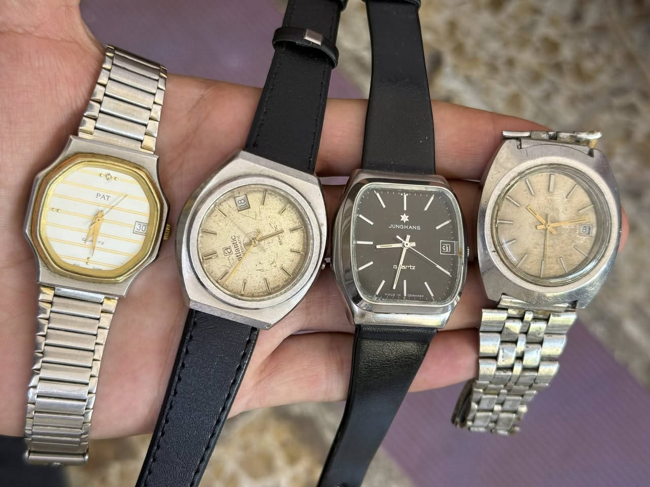 مجموعة ساعات للبيع
عدد 23 قطعة 
توماتيك/ نصب/ بطارية
سويسري/ ياباني/ روسي
سعر القطعة 27 الف
ملاحظة/ البيع شلع فقط/ مفرد ما أبيع
 يوجد توصيل لجميع المحافظات 
***********
