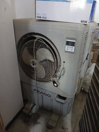 للبيع  الغسالة شغالة بس بيه خياس  المبردات وحدة شغاله بس عضايد الماطور...