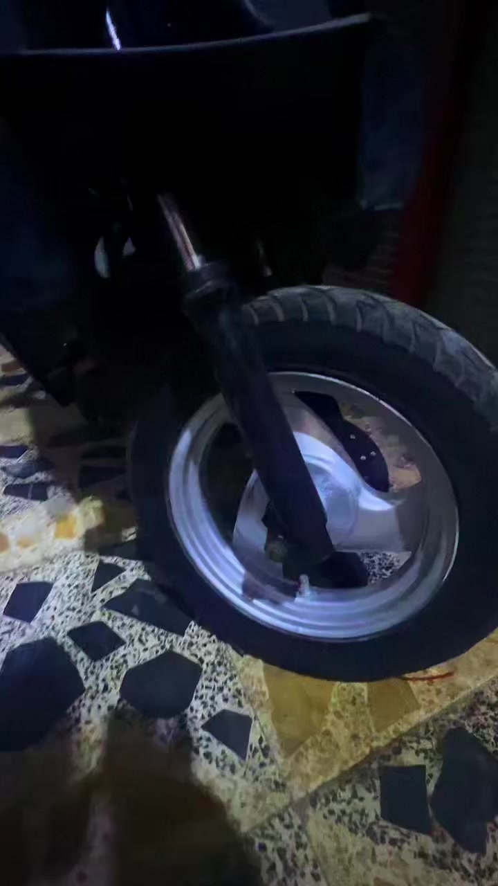 سلام عليكم دراجه تعمير كله اصلي دراجه عوده كابريته اصليه ودبل دراجه حلوه ونضيفه سعره 250 وبيه مجال لطيبين رقمي لتواصل ***********
