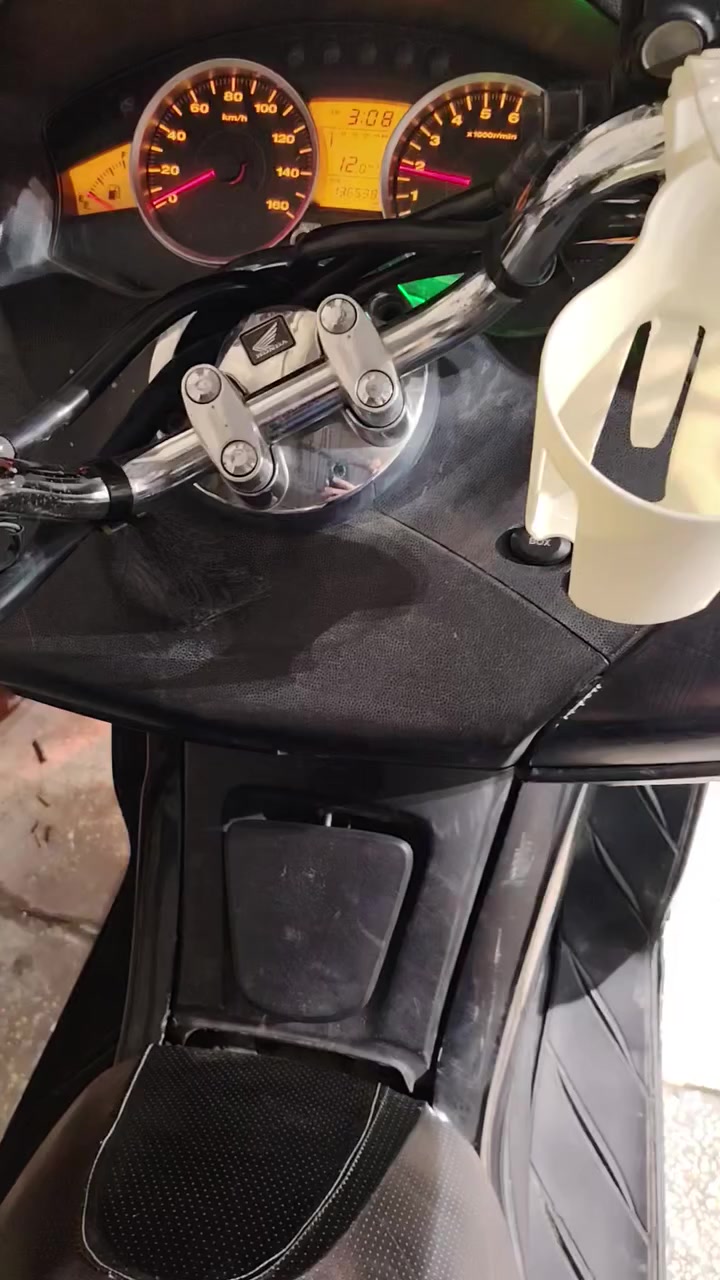 السلام عليكم دراجه فورزا صفر ١٠ أوراق كامله اصليه ومدفوع الكمرك مع الوصل الدراجة بيها صوت بالمحرك ابيع كوم حديد او مراوس عنواني بغداد ***********
