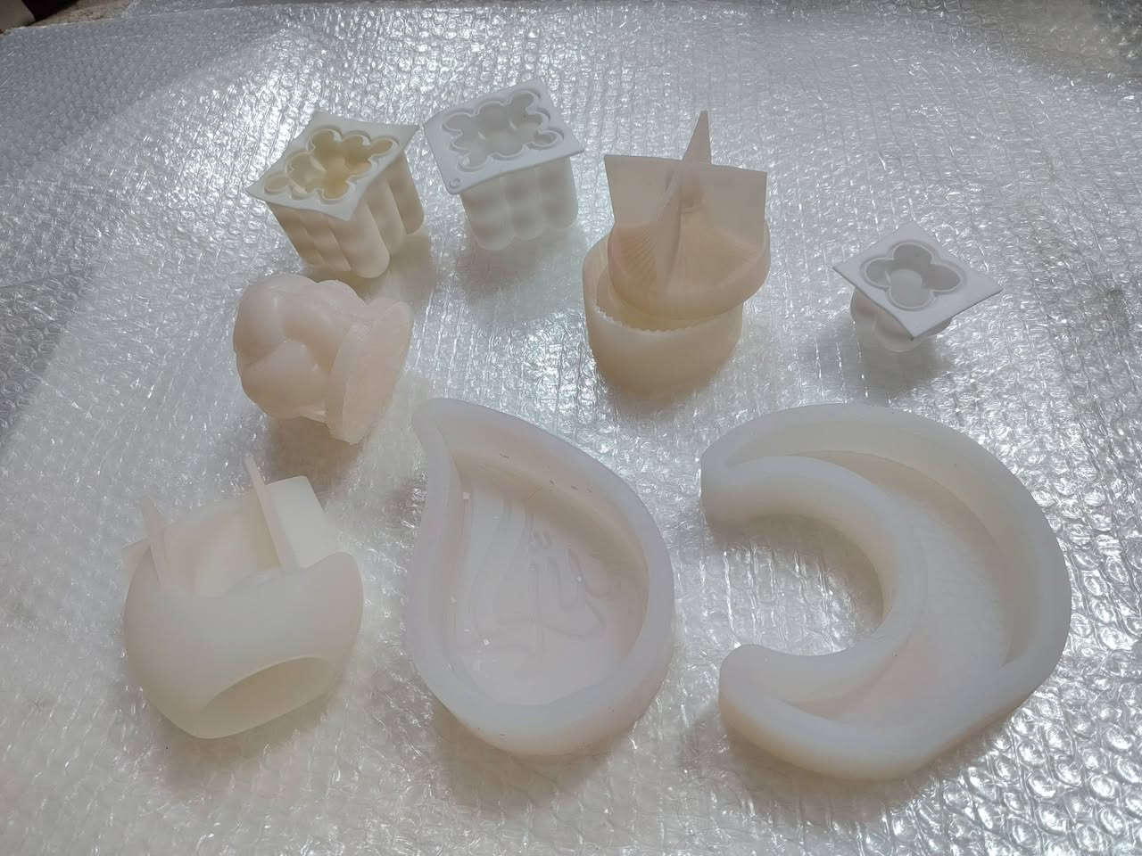 للبيع  مفرد او كلهم سوه
الصغار ع الف والكبار كلمن وسعره
+ 
متوفر عطور مركزة  + فتيل + مثبت فتيل + اللوان شمع 
+ اعواد شمع + الوان حجر 

متوفر توصيل جميع المحافظات


**إذا كنت صاحب هذا الإعلان وتريد حذفه لأي سبب، رجاءا أرسل رسالة إلى الدعم الفني**